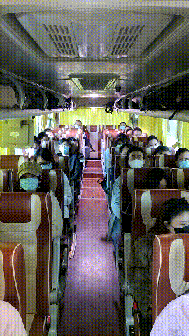 車上揮手 (1).gif